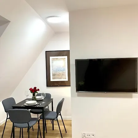 Dwupietrowy Apartament Z Dwoma Pokojami I Darmowym Parkingiem W Centrum Klodzka Апартаменты